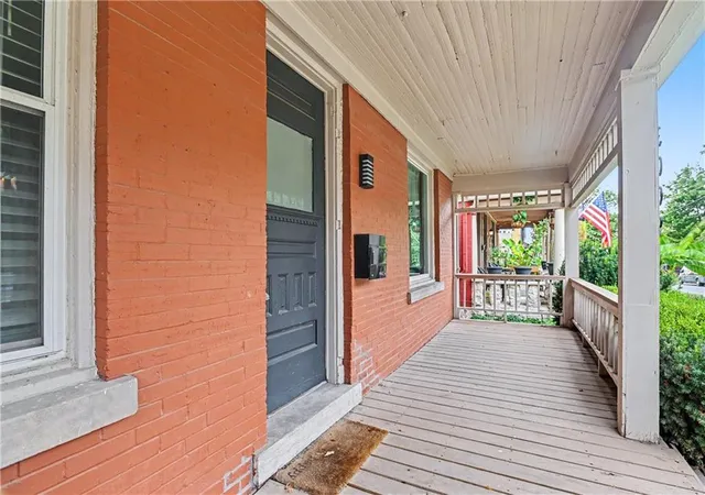 Photo 3 of Sale Pending at 3009 Oak St, Kansas City, MO 64108 | MLS# 2640936 | Listing updated on 2026-10-09