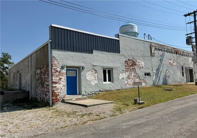 Single family home for sale at 207 N Lyon St, Butler, MO 64730 | MLS# 2640944