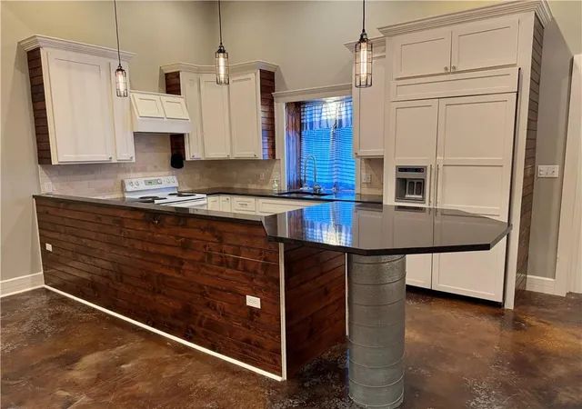 Photo 3 of Single family home for sale at 207 N Lyon St, Butler, MO 64730 | MLS# 2640944 | Listing updated on 2026-09-14