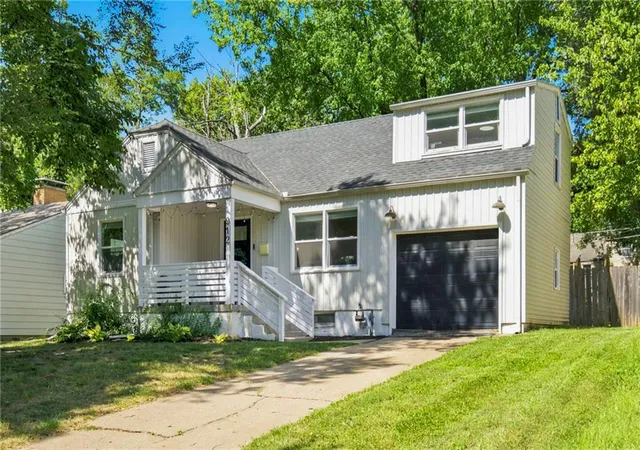 Photo 3 of Single family home for sale at 912 E 78th Street, Kansas City, MO 64131 | MLS# 2640946 | Listing updated on 2026-10-04