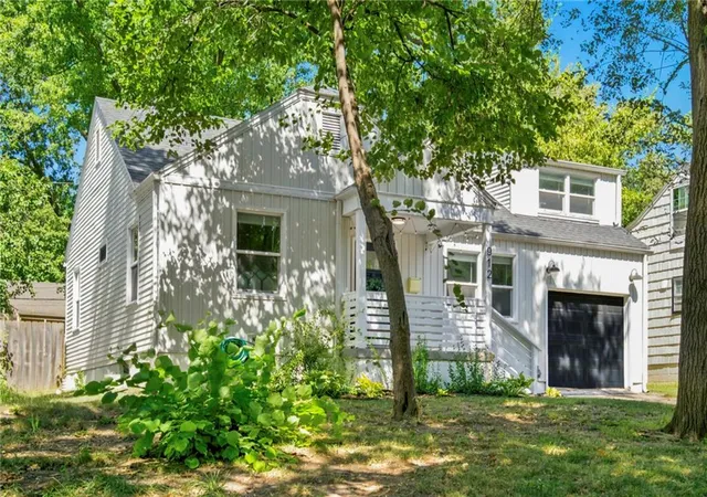 Photo 3 of Single family home for sale at 912 E 78th Street, Kansas City, MO 64131 | MLS# 2640946 | Listing updated on 2026-10-30