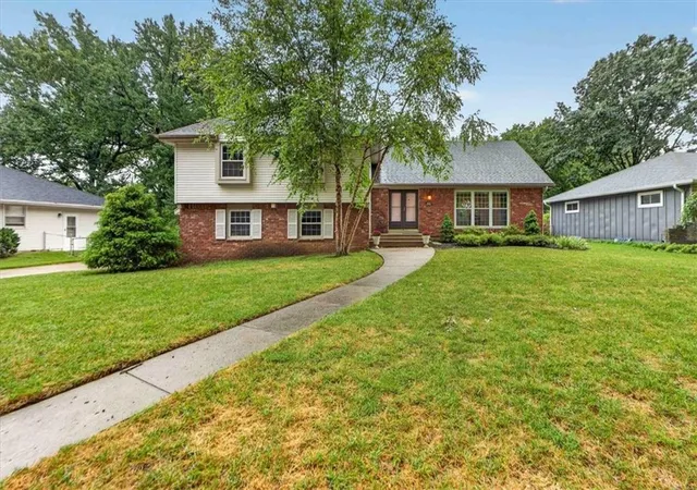 Photo 1 of Sale Pending at 201 W 109th Terrace, Kansas City, MO 64114 | MLS# 2640948 | Listing updated on 2026-09-12