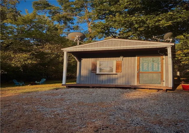 Photo 2 of Single family home for sale at 70 N Lakeside Dr, La Cygne, KS 66040 | MLS# 2640951 | Listing updated on 2026-09-14
