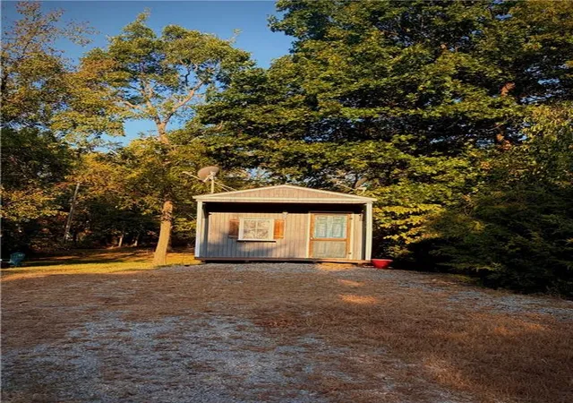 Photo 3 of Single family home for sale at 70 N Lakeside Dr, La Cygne, KS 66040 | MLS# 2640951 | Listing updated on 2026-09-14