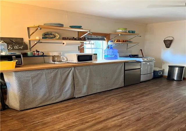 Photo 4 of Single family home for sale at 70 N Lakeside Dr, La Cygne, KS 66040 | MLS# 2640951 | Listing updated on 2026-09-14