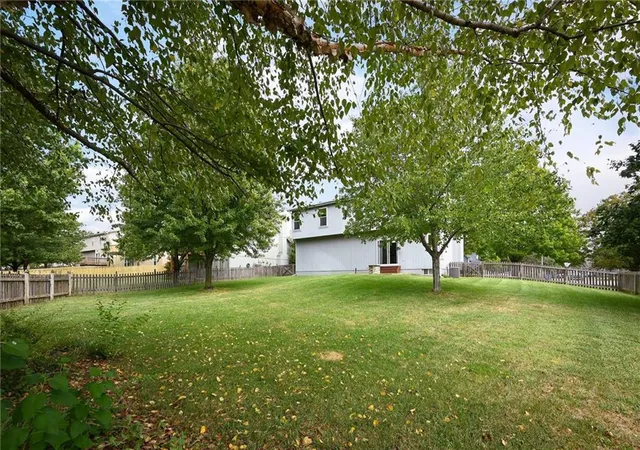 Photo 3 of Sale Pending at 15736 S Locust St, Olathe, KS 66062 | MLS# 2640952 | Listing updated on 2026-09-12
