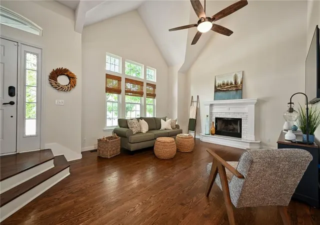 Photo 4 of Sale Pending at 15736 S Locust St, Olathe, KS 66062 | MLS# 2640952 | Listing updated on 2026-09-12