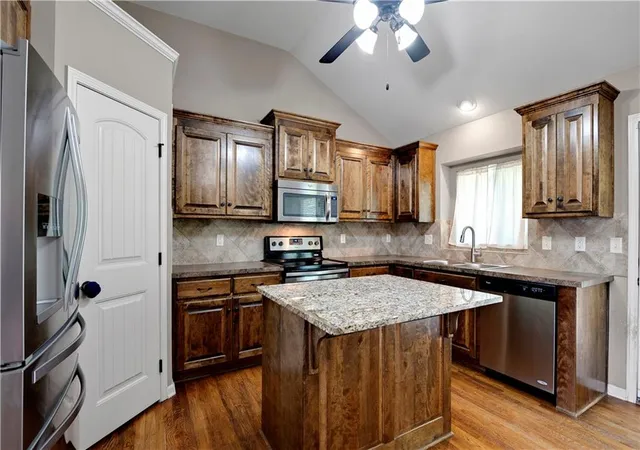 Photo 3 of Single family home for sale at 4827 Shearer Ct, Kansas City, KS 66106 | MLS# 2640954 | Listing updated on 2026-09-11