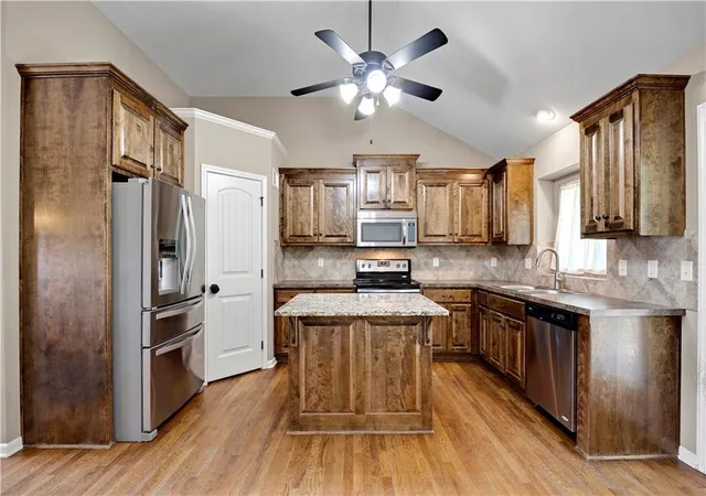 Photo 3 of Single family home for sale at 4827 Shearer Ct, Kansas City, KS 66106 | MLS# 2640954 | Listing updated on 2026-09-11