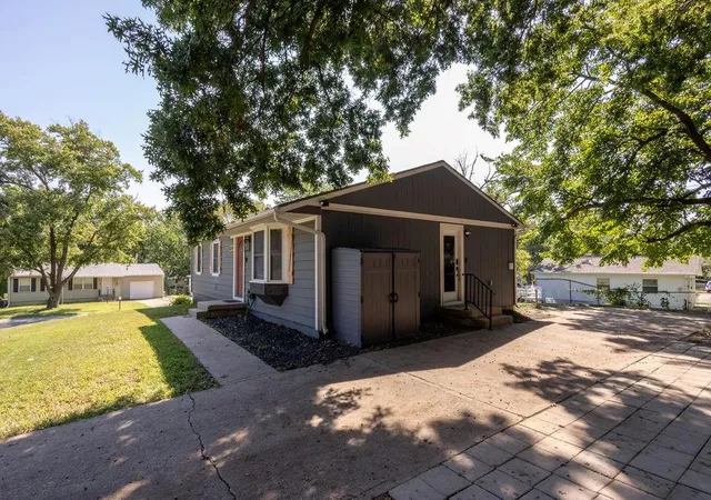 Photo 1 of Sale Pending at 8347 Elizabeth Ave, Kansas City, KS 66112 | MLS# 2640959 | Listing updated on 2026-09-10