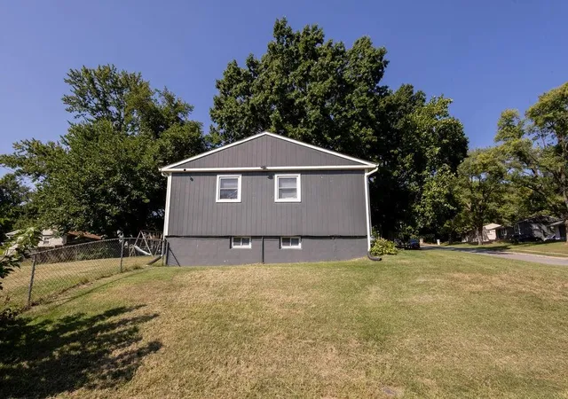 Photo 4 of Sale Pending at 8347 Elizabeth Ave, Kansas City, KS 66112 | MLS# 2640959 | Listing updated on 2026-09-10