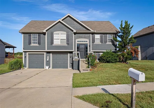 Photo 1 of Single family home for sale at 908 N Birch St, Kearney, MO 64060 | MLS# 2640962 | Listing updated on 2026-09-15