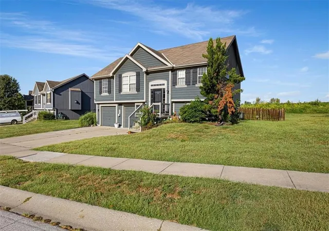 Photo 2 of Single family home for sale at 908 N Birch St, Kearney, MO 64060 | MLS# 2640962 | Listing updated on 2026-09-15