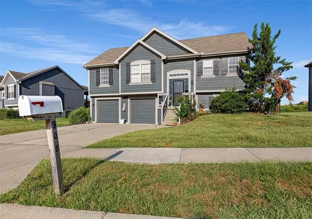 Photo 3 of Single family home for sale at 908 N Birch St, Kearney, MO 64060 | MLS# 2640962 | Listing updated on 2026-09-15