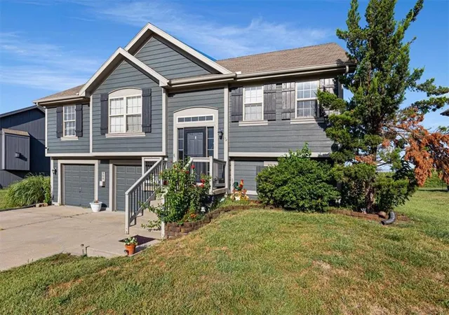 Photo 4 of Single family home for sale at 908 N Birch St, Kearney, MO 64060 | MLS# 2640962 | Listing updated on 2026-09-15