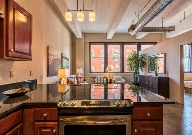 Condo for sale at 1535 Walnut St #405, Kansas City, MO 64108 | MLS# 2640965