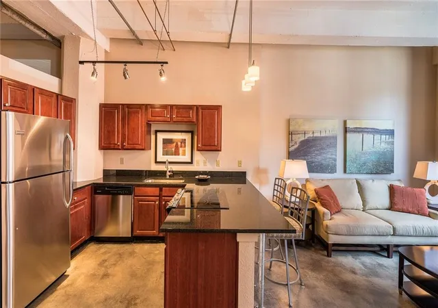 Photo 3 of Condo for sale at 1535 Walnut St #405, Kansas City, MO 64108 | MLS# 2640965 | Listing updated on 2026-10-02