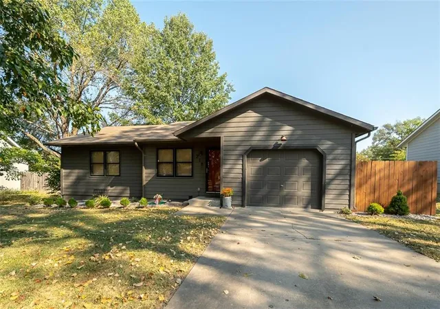 Photo 2 of Single family home for sale at 218 King St, Baldwin City, KS 66006 | MLS# 2640967 | Listing updated on 2026-10-08