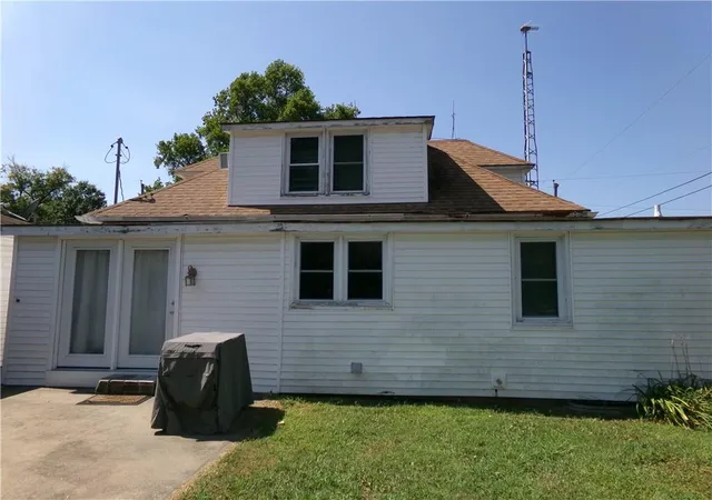 Photo 2 of Sale Pending at 107 N Walnut St, Sweet Springs, MO 65351 | MLS# 2640972 | Listing updated on 2026-09-12