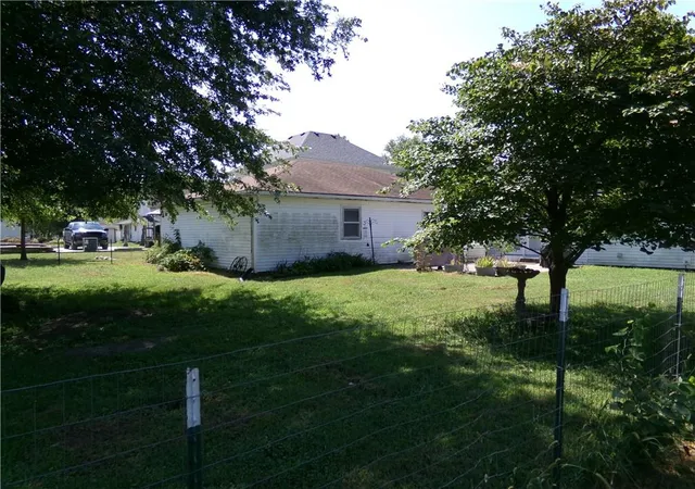 Photo 3 of Sale Pending at 107 N Walnut St, Sweet Springs, MO 65351 | MLS# 2640972 | Listing updated on 2026-09-12