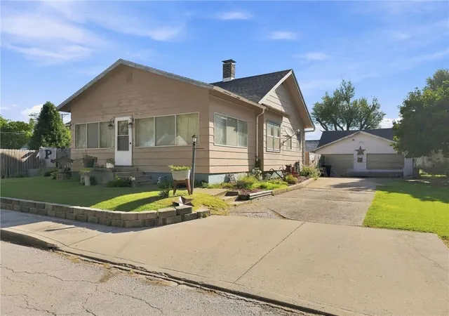 Photo 1 of Sale Pending at 915 Woodward St, Chillicothe, MO 64601 | MLS# 2640980 | Listing updated on 2026-10-01