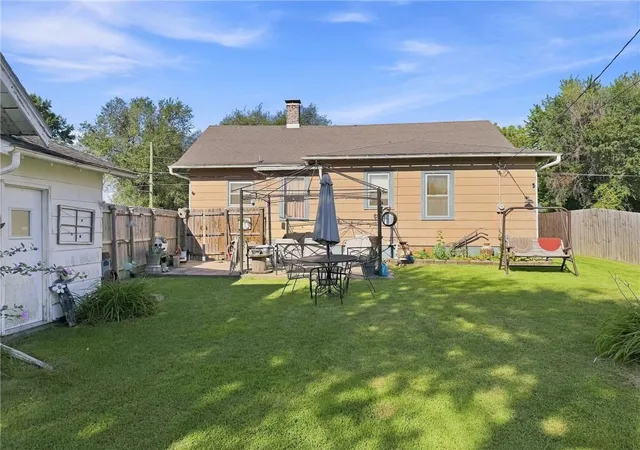 Photo 2 of Sale Pending at 915 Woodward St, Chillicothe, MO 64601 | MLS# 2640980 | Listing updated on 2026-10-01
