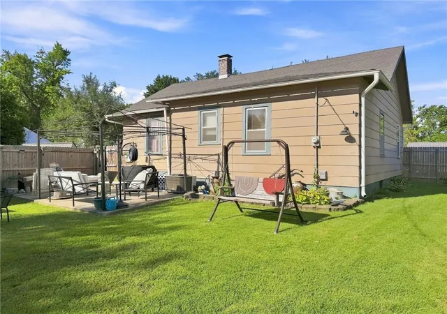Photo 3 of Sale Pending at 915 Woodward St, Chillicothe, MO 64601 | MLS# 2640980 | Listing updated on 2026-10-01
