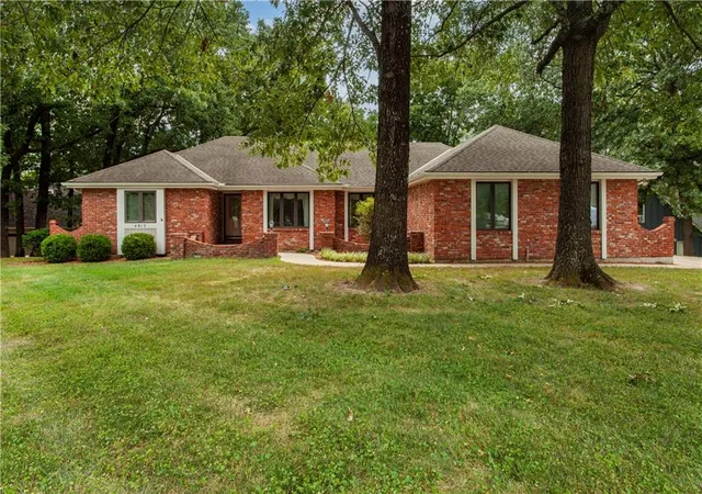 Photo 2 of Single family home for sale at 4912 Whitney Dr, Independence, MO 64055 | MLS# 2640987 | Listing updated on 2026-09-27