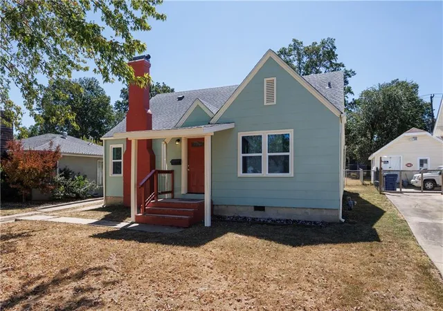 Photo 3 of Single family home for sale at 1213 W 3rd Street, Coffeyville, KS 67337 | MLS# 2641017 | Listing updated on 2026-09-14