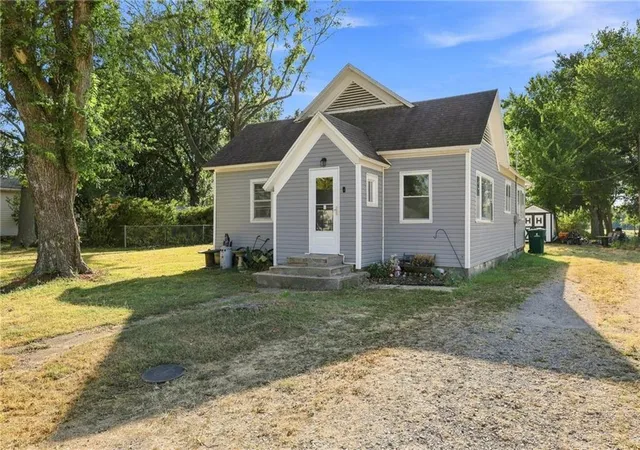 Photo 1 of Sale Pending at 305 N Labette St, Frontenac, KS 66763 | MLS# 2641030 | Listing updated on 2026-09-14