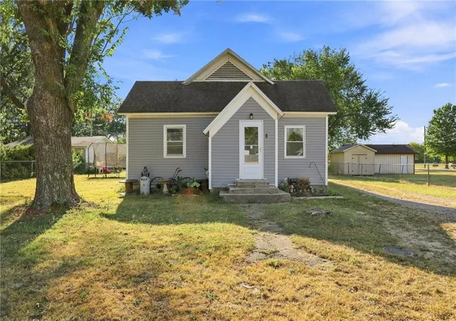 Photo 2 of Sale Pending at 305 N Labette St, Frontenac, KS 66763 | MLS# 2641030 | Listing updated on 2026-09-14