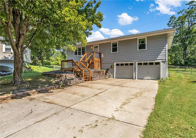Photo 2 of Sale Pending at 5609 N Booth Ave, Kansas City, MO 64119 | MLS# 2641038 | Listing updated on 2026-09-11