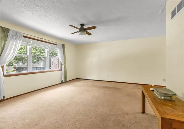 Photo 3 of Sale Pending at 5609 N Booth Ave, Kansas City, MO 64119 | MLS# 2641038 | Listing updated on 2026-09-11