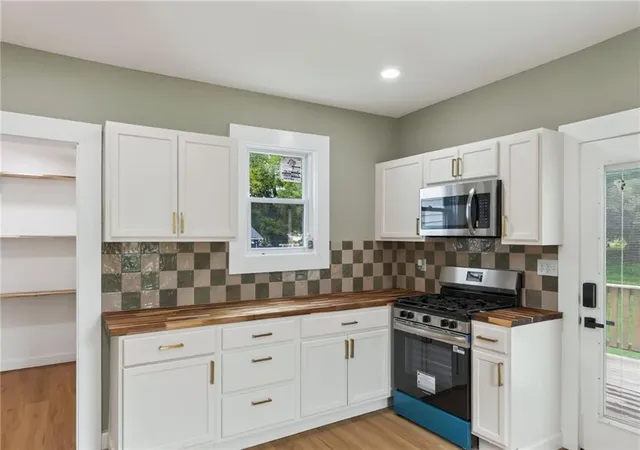 Photo 3 of Sale Pending at 6309 S 3rd Street, Saint Joseph, MO 64504 | MLS# 2641057 | Listing updated on 2026-09-20