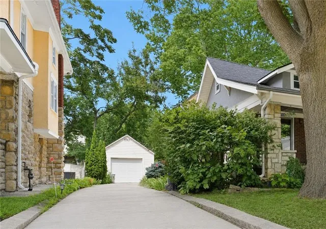 Photo 3 of Single family home for sale at 5836 Harrison St, Kansas City, MO 64110 | MLS# 2641098 | Listing updated on 2026-09-28