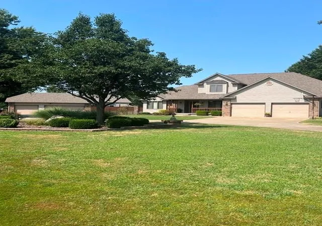 Photo 2 of Single family home for sale at 1701 E 14th Street, Pittsburg, KS 66762 | MLS# 2641145 | Listing updated on 2026-09-11