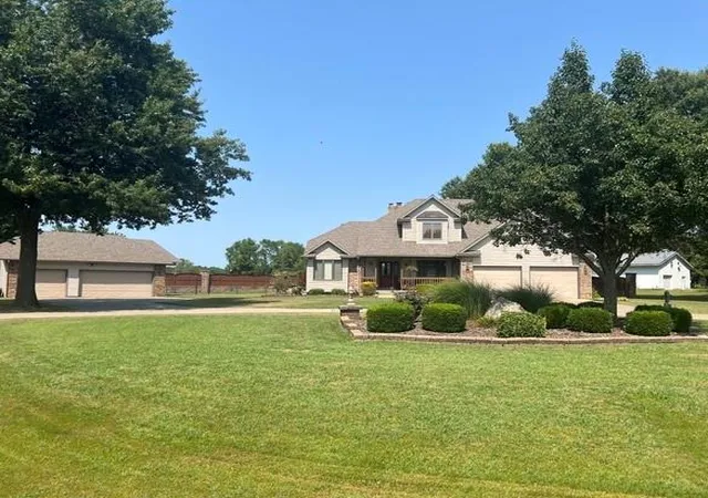 Photo 3 of Single family home for sale at 1701 E 14th Street, Pittsburg, KS 66762 | MLS# 2641145 | Listing updated on 2026-09-11