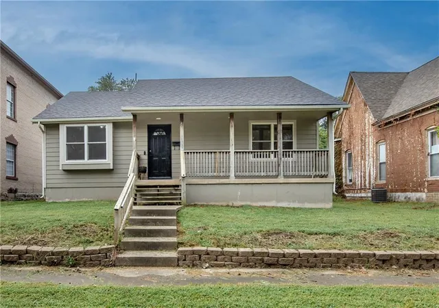 Single family home for sale at 407 W Peoria St, Paola, KS 66071 | MLS# 2641163