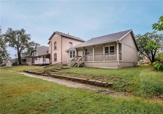 Photo 2 of Single family home for sale at 407 W Peoria St, Paola, KS 66071 | MLS# 2641163 | Listing updated on 2026-09-14