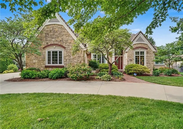 Single family home for sale at 4305 Nicklaus Dr, Lawrence, KS 66049 | MLS# 2641166