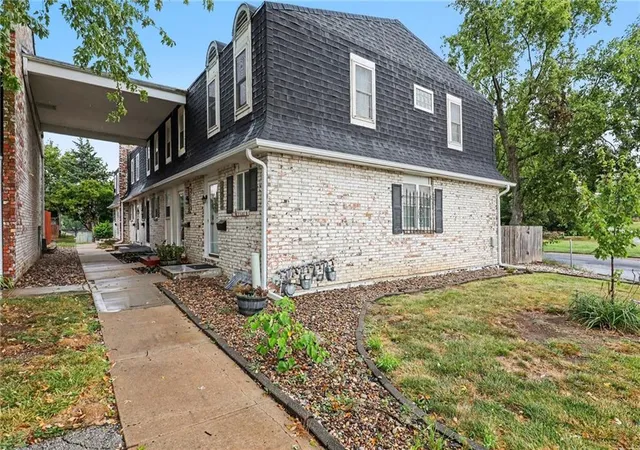 Photo 24 of Sale Pending at 6924 NW Chapel Woods Ln, Kansas City, MO 64152 | MLS# 2641169 | Listing updated on 2026-10-01