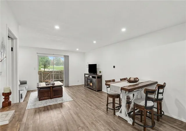Photo 3 of Townhouse for sale at 6924 Nw Chapel Woods Ln, Kansas City, MO 64152 | MLS# 2641169 | Listing updated on 2026-09-13