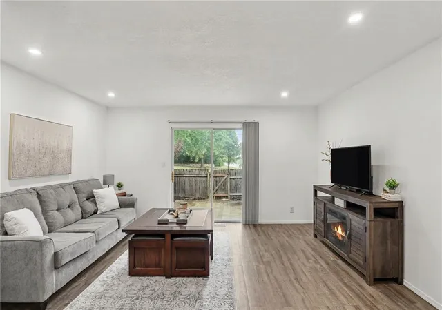 Photo 3 of Townhouse for sale at 6924 NW Chapel Woods Ln, Kansas City, MO 64152 | MLS# 2641169 | Listing updated on 2026-09-13
