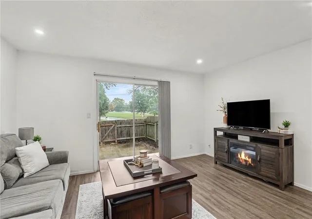 Photo 4 of Townhouse for sale at 6924 NW Chapel Woods Ln, Kansas City, MO 64152 | MLS# 2641169 | Listing updated on 2026-09-13