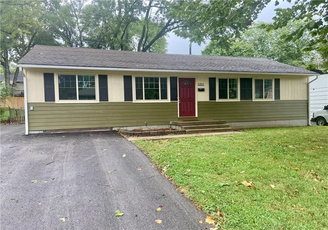 Photo 1 of Single family home for sale at 5201 S Norfleet Rd, Independence, MO 64055 | MLS# 2641189 | Listing updated on 2026-09-13