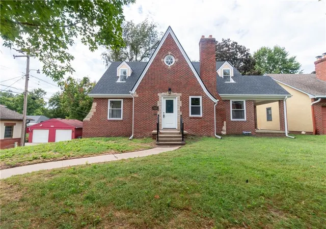 Photo 1 of Sale Pending at 412 N 25th Street, Saint Joseph, MO 64501 | MLS# 2641191 | Listing updated on 2026-10-01