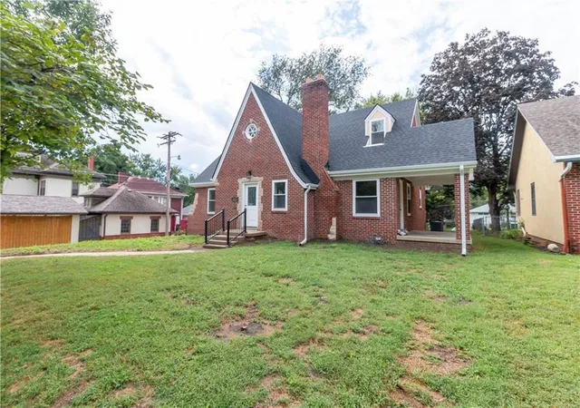 Photo 2 of Sale Pending at 412 N 25th Street, Saint Joseph, MO 64501 | MLS# 2641191 | Listing updated on 2026-10-01