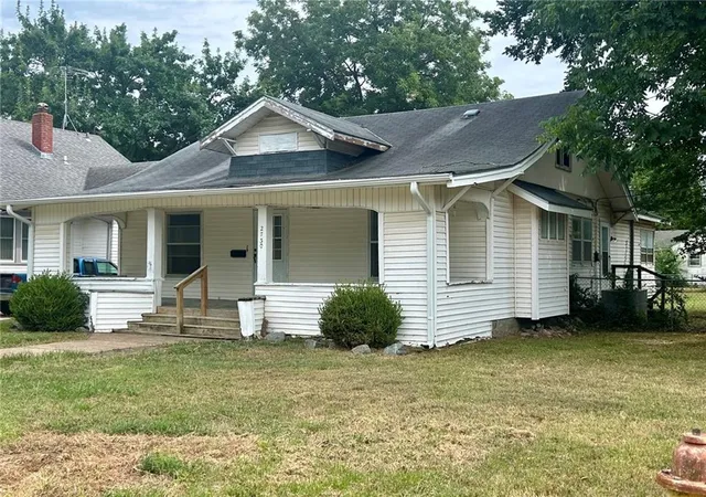 Single family home for sale at 2730 Stevens Ave, Parsons, KS 67357 | MLS# 2641207