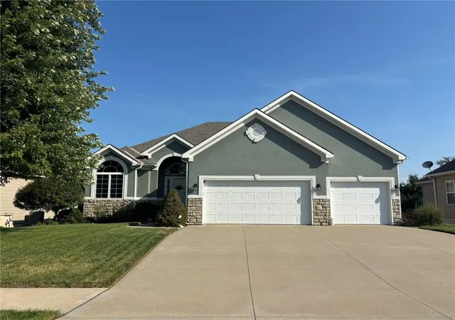 Photo 1 of Sale Pending at 4713 Corinth Dr, St Joseph, MO 64506 | MLS# 2641216 | Listing updated on 2026-09-13