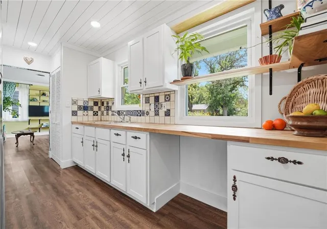 Photo 2 of Single family home for sale at 2528 Moundview Dr, Lawrence, KS 66049 | MLS# 2641218 | Listing updated on 2026-09-13
